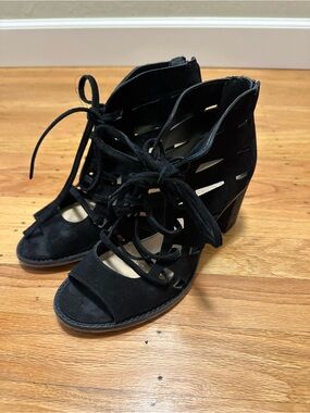Vince Camuto Black Lace-Up Cutout Block Heel Sandals